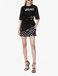 Versace Graphic-pattern Mid-rise Silk Shorts -Whistles Store R04185121 BLACKMULTICOLOR ALT01